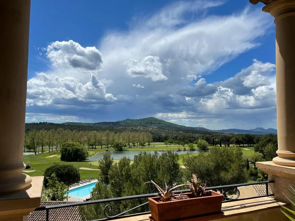 appartement sur le golf de pont royal Mallemort
